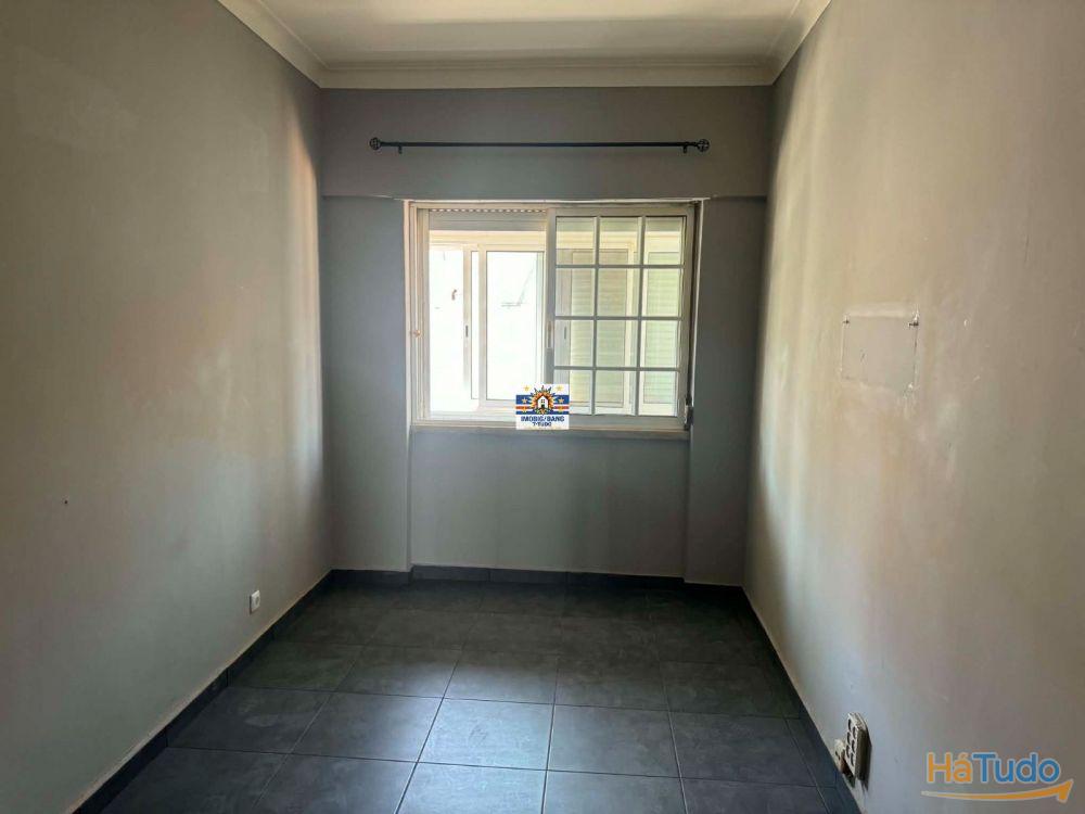 Apartamento T3, transformado em T4 Duplex (Sótão) Apartamento T3, transformado em T4 Duplex (Sótão)