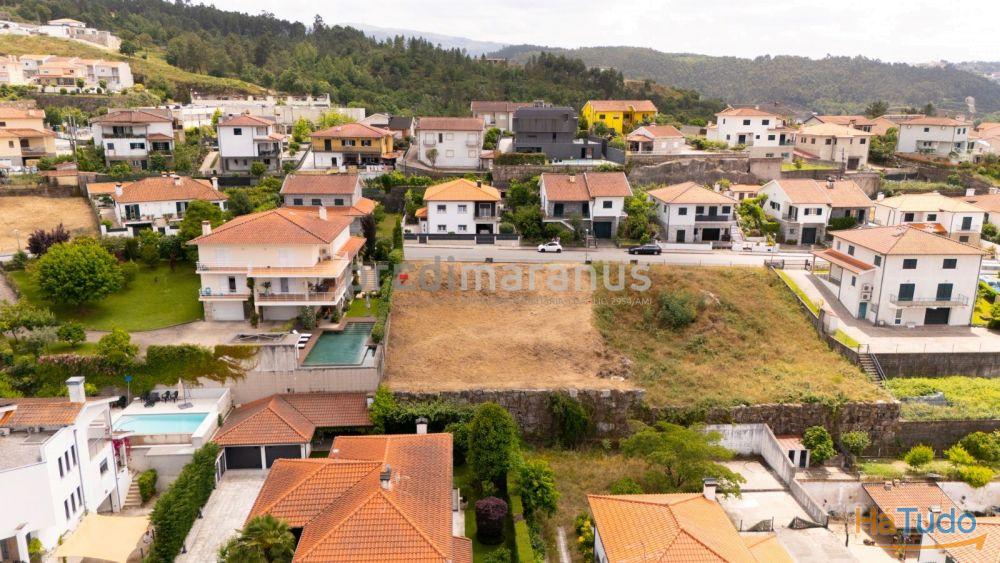 Lote de terreno para moradia individual, com 820m2. Em zona nobre da cidade. Excelentes acessos e vistas sobre a cidade Lote de terreno para moradia individual, com 820m2. Em zona nobre da cidade. Excelentes acessos e vistas sobre a cidade