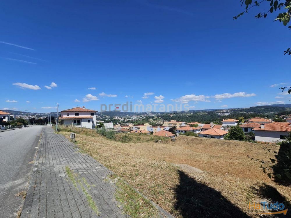 Lote de terreno para moradia individual, com 820m2. Em zona nobre da cidade. Excelentes acessos e vistas sobre a cidade Lote de terreno para moradia individual, com 820m2. Em zona nobre da cidade. Excelentes acessos e vistas sobre a cidade