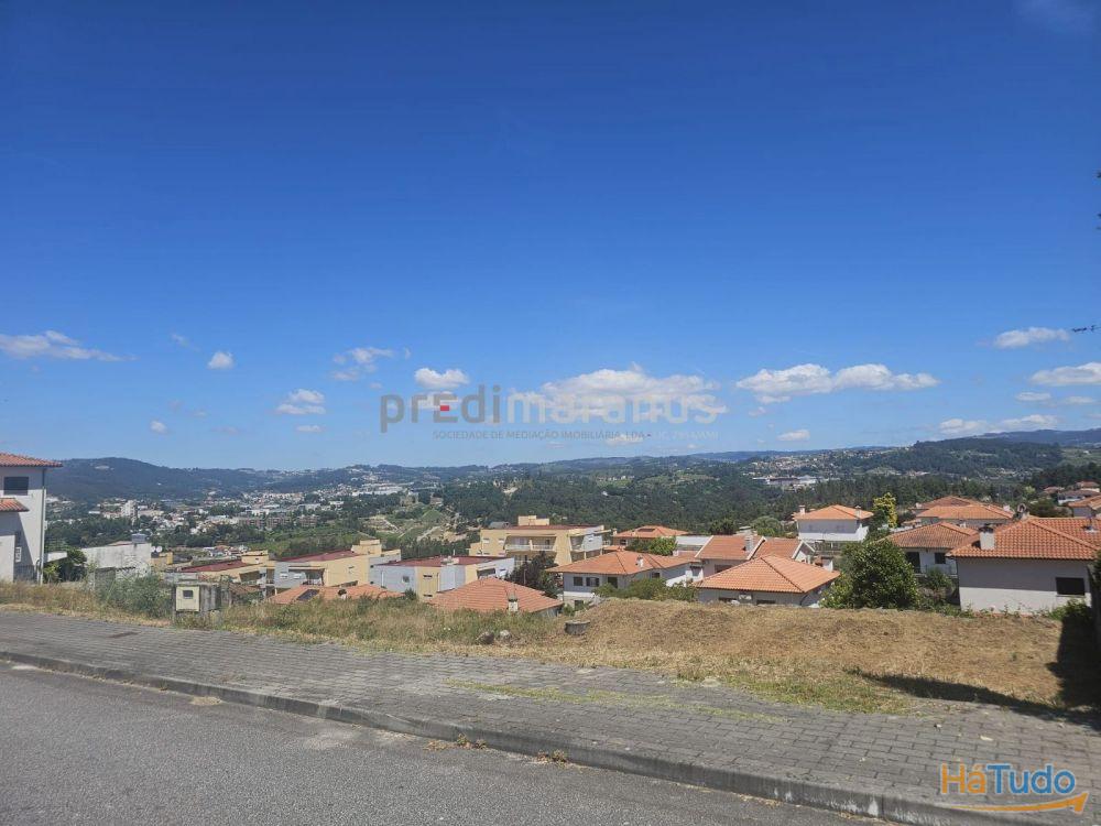 Lote de terreno para moradia individual, com 820m2. Em zona nobre da cidade. Excelentes acessos e vistas sobre a cidade Lote de terreno para moradia individual, com 820m2. Em zona nobre da cidade. Excelentes acessos e vistas sobre a cidade