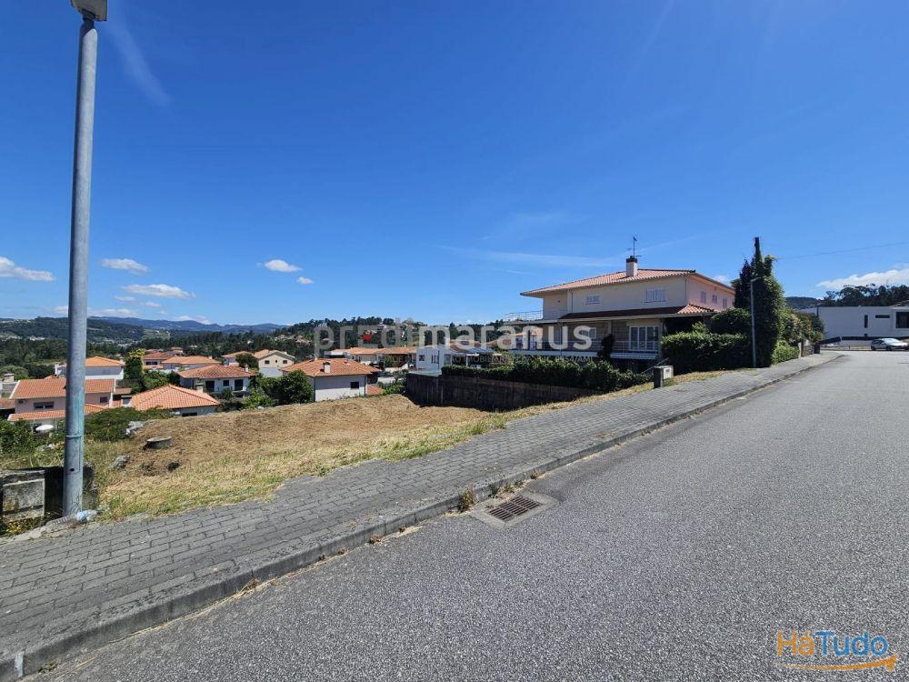Lote de terreno para moradia individual, com 820m2. Em zona nobre da cidade. Excelentes acessos e vistas sobre a cidade Lote de terreno para moradia individual, com 820m2. Em zona nobre da cidade. Excelentes acessos e vistas sobre a cidade