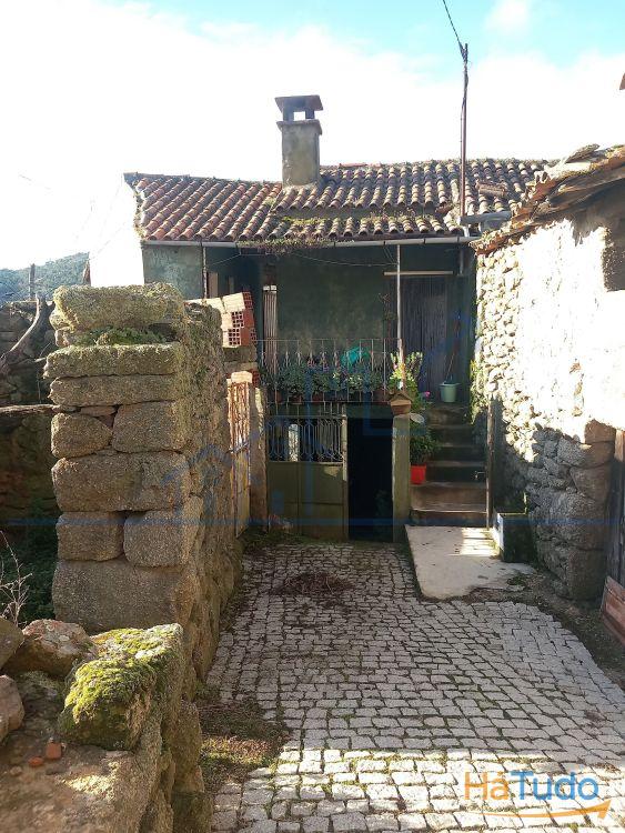 Casa D ?Aldeia com Terreno ? Cabeça Boa - Torre de Moncorvo Casa D ?Aldeia com Terreno ? Cabeça Boa - Torre de Moncorvo