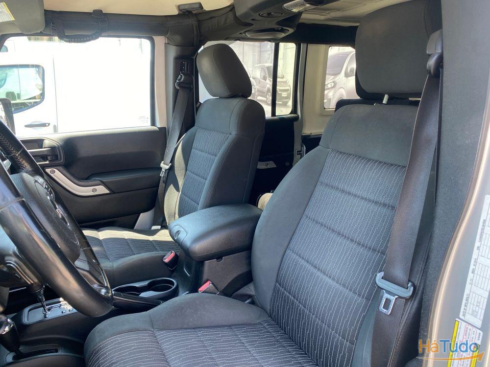 Jeep Wrangler 2.8 CRD ATX Sahara Jeep Wrangler 2.8 CRD ATX Sahara