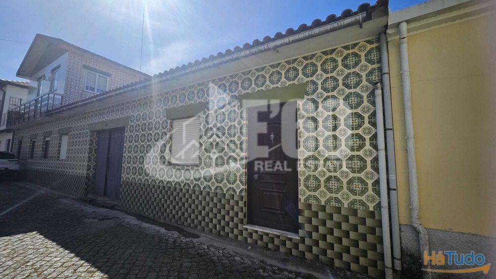 MORADIA GEMINADA COM EELENTE POTENCIAL MORADIA GEMINADA COM EELENTE POTENCIAL