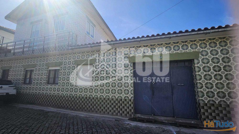 MORADIA GEMINADA COM EELENTE POTENCIAL MORADIA GEMINADA COM EELENTE POTENCIAL