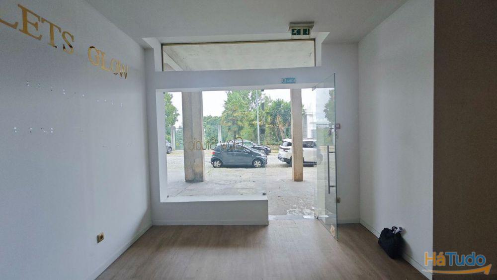 Loja p/Serviços ou Restauração - 75m2 - Junto a Escola - Gervide - Oliveira Douro Loja p/Serviços ou Restauração - 75m2 - Junto a Escola - Gervide - Oliveira Douro