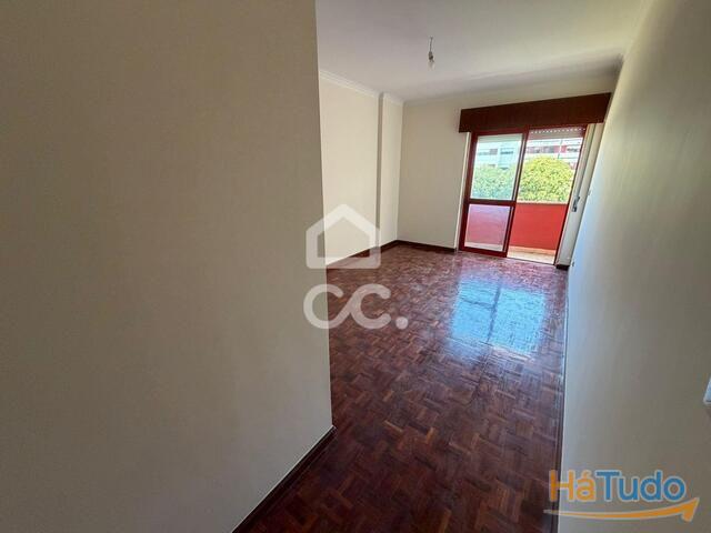 Venda - Apartamento - T2 Venda - Apartamento - T2