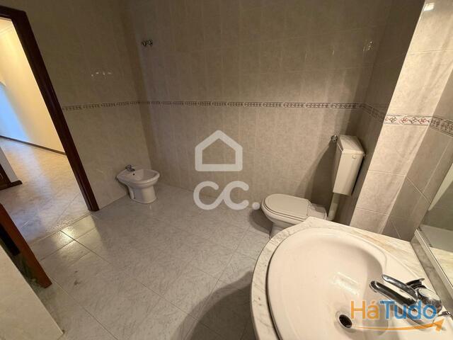 Venda - Apartamento - T2 Venda - Apartamento - T2