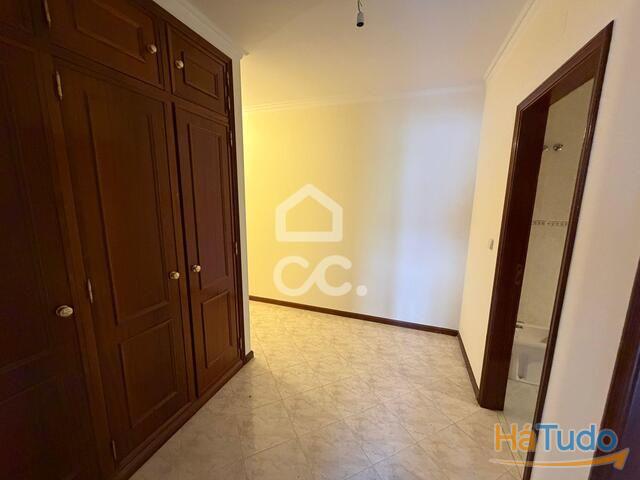 Venda - Apartamento - T2 Venda - Apartamento - T2