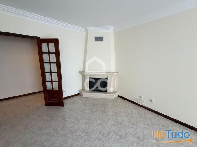 Venda - Apartamento - T2 Venda - Apartamento - T2