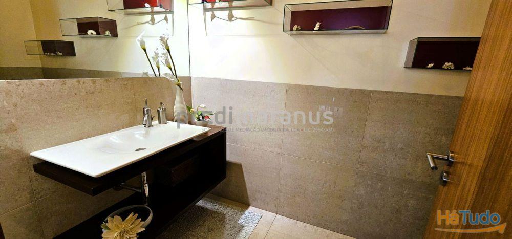 Exclusiva moradia com 7 quartos (5 suites), terreno com 5000m2. Vistas deslumbrantes sobre a serra e cidade de Amarante Exclusiva moradia com 7 quartos (5 suites), terreno com 5000m2. Vistas deslumbrantes sobre a serra e cidade de Amarante
