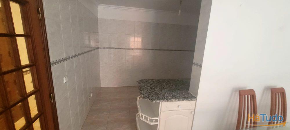 Apartamento T2 com Excelentes Áreas e 2 Frentes Solares Tapada das Mercês Apartamento T2 com Excelentes Áreas e 2 Frentes Solares Tapada das Mercês