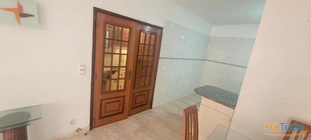Apartamento T2 com Excelentes Áreas e 2 Frentes Solares Tapada das Mercês Apartamento T2 com Excelentes Áreas e 2 Frentes Solares Tapada das Mercês