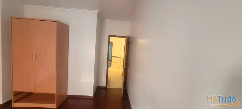 Apartamento T2 com Excelentes Áreas e 2 Frentes Solares Tapada das Mercês Apartamento T2 com Excelentes Áreas e 2 Frentes Solares Tapada das Mercês