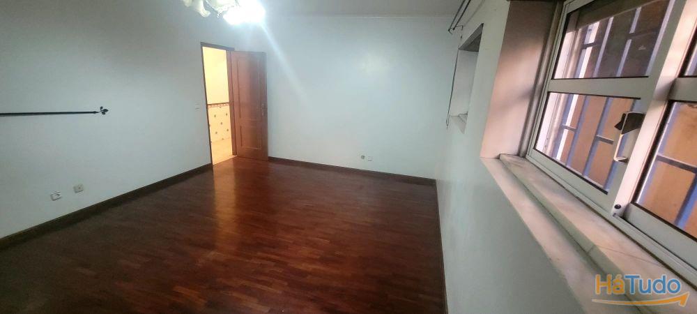 Apartamento T2 com Excelentes Áreas e 2 Frentes Solares Tapada das Mercês Apartamento T2 com Excelentes Áreas e 2 Frentes Solares Tapada das Mercês