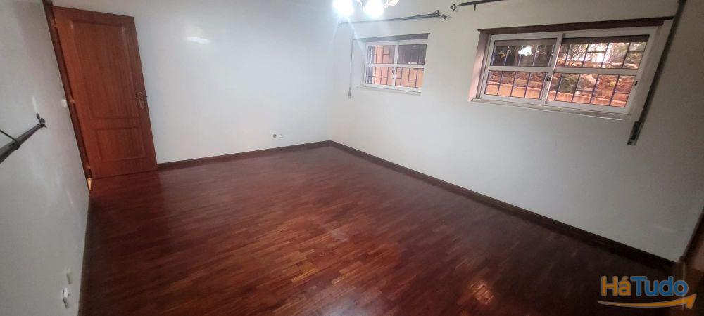 Apartamento T2 com Excelentes Áreas e 2 Frentes Solares Tapada das Mercês Apartamento T2 com Excelentes Áreas e 2 Frentes Solares Tapada das Mercês