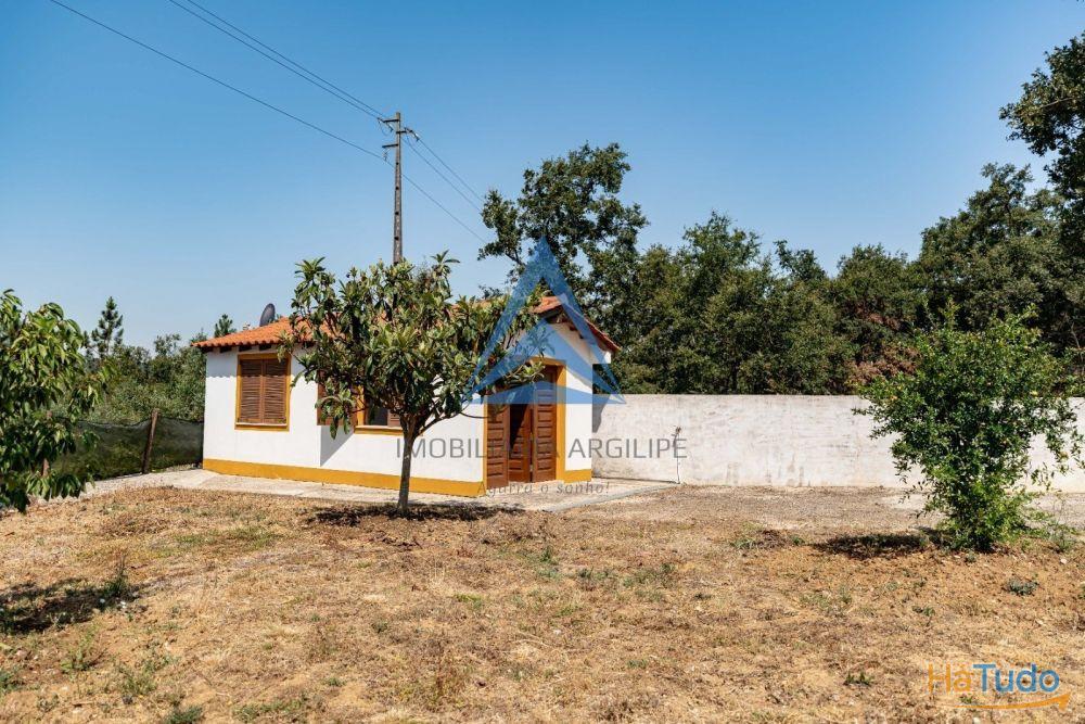TERRENO URBANO COM  ANEXO T1 JARDIM E  PO�O