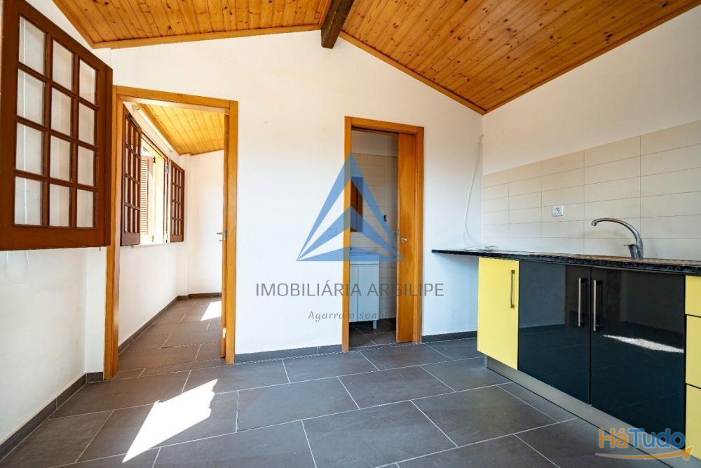 TERRENO URBANO COM  ANEXO T1 JARDIM E  PO�O