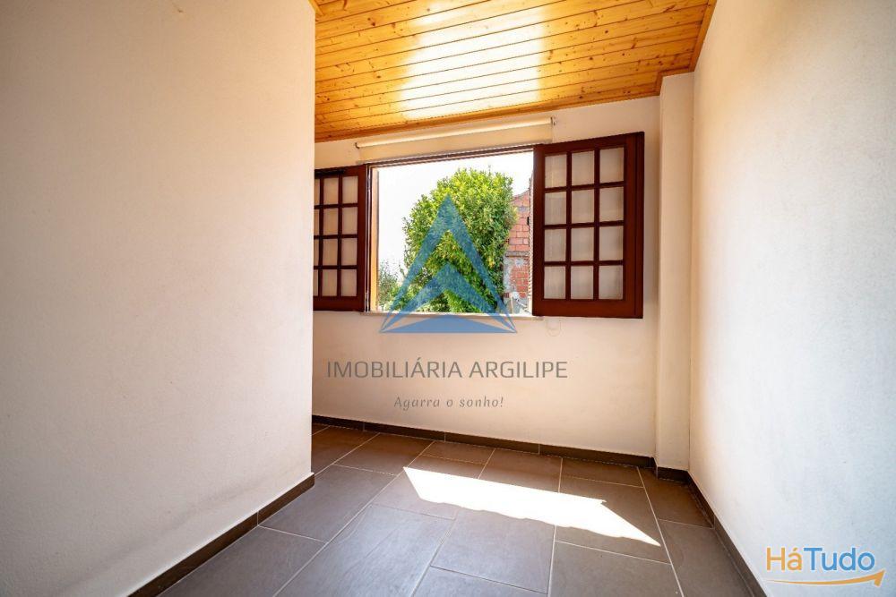 TERRENO URBANO COM  ANEXO T1 JARDIM E  PO�O