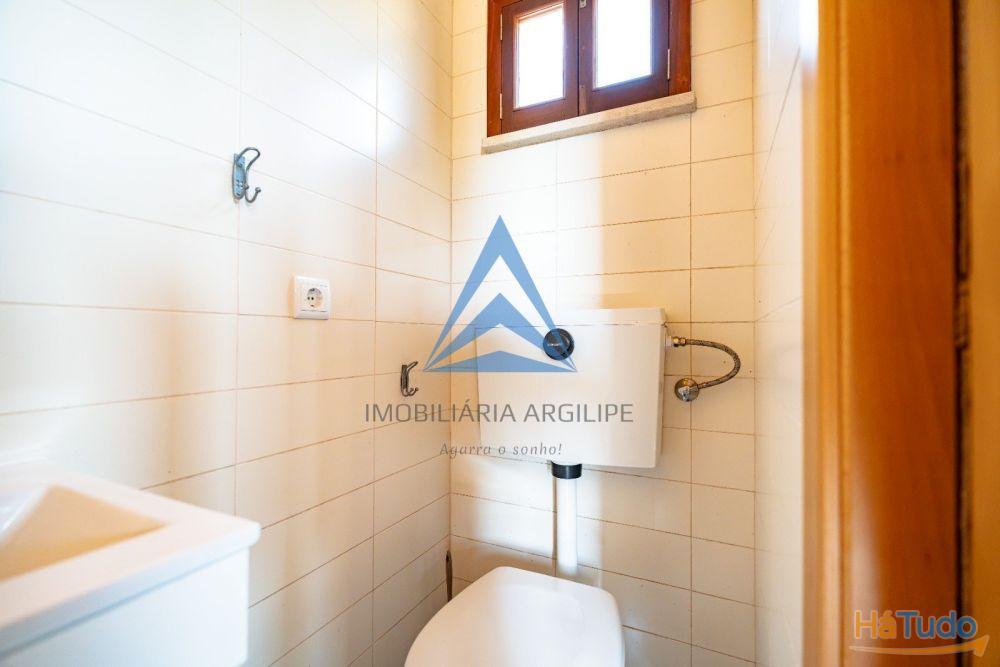 TERRENO URBANO COM  ANEXO T1 JARDIM E  PO�O