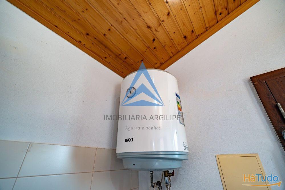 TERRENO URBANO COM  ANEXO T1 JARDIM E  PO�O