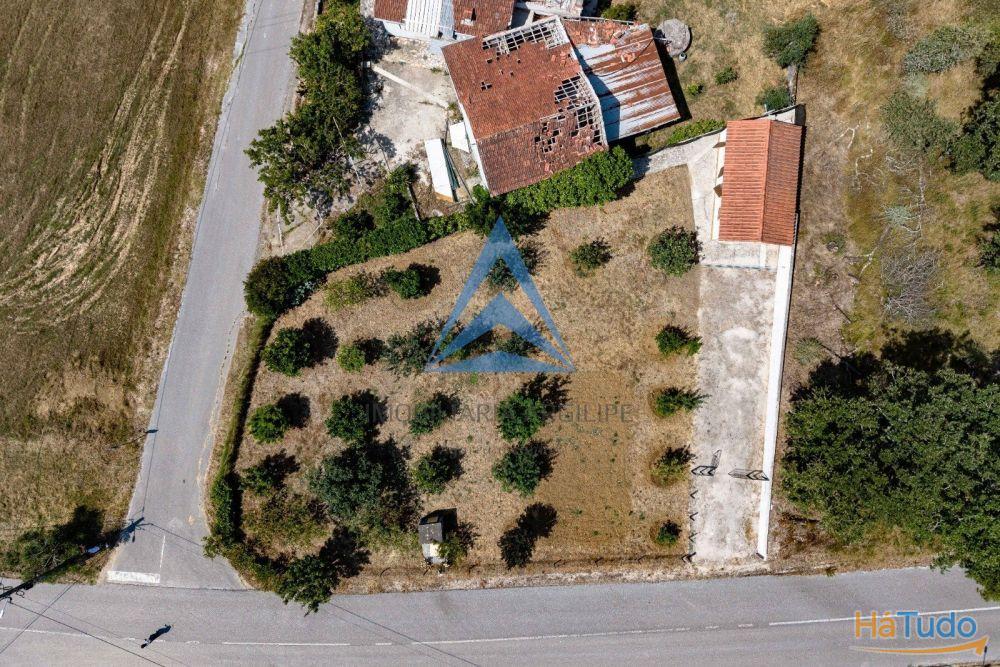 TERRENO URBANO COM  ANEXO T1 JARDIM E  PO�O