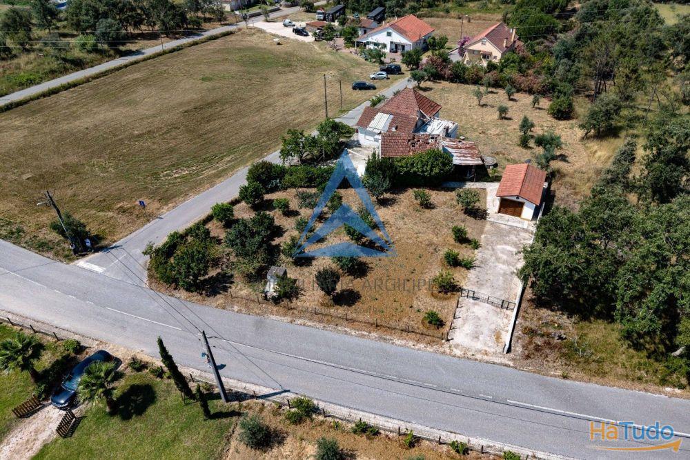 TERRENO URBANO COM  ANEXO T1 JARDIM E  PO�O