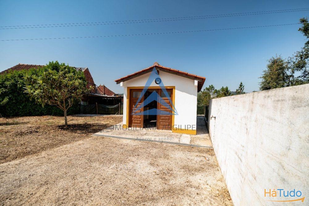 TERRENO URBANO COM  ANEXO T1 JARDIM E  PO�O