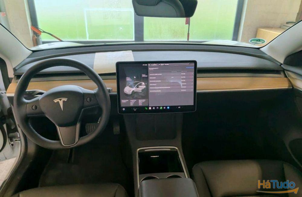 Tesla Model 3 RWD