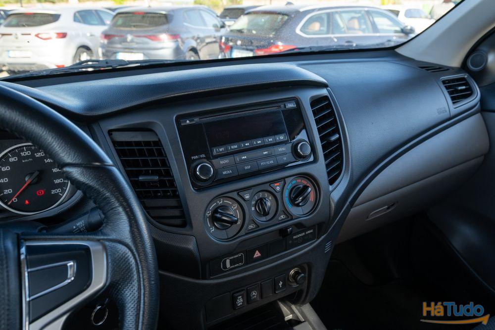 Mitsubishi L200 2.4 DI-D CD Invite 4WD