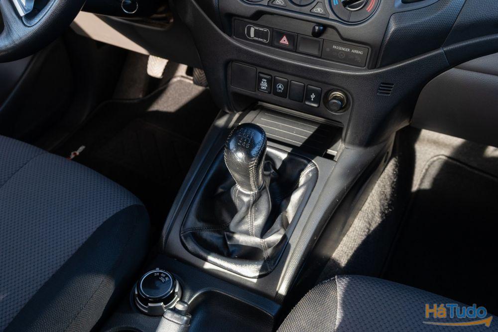 Mitsubishi L200 2.4 DI-D CD Invite 4WD