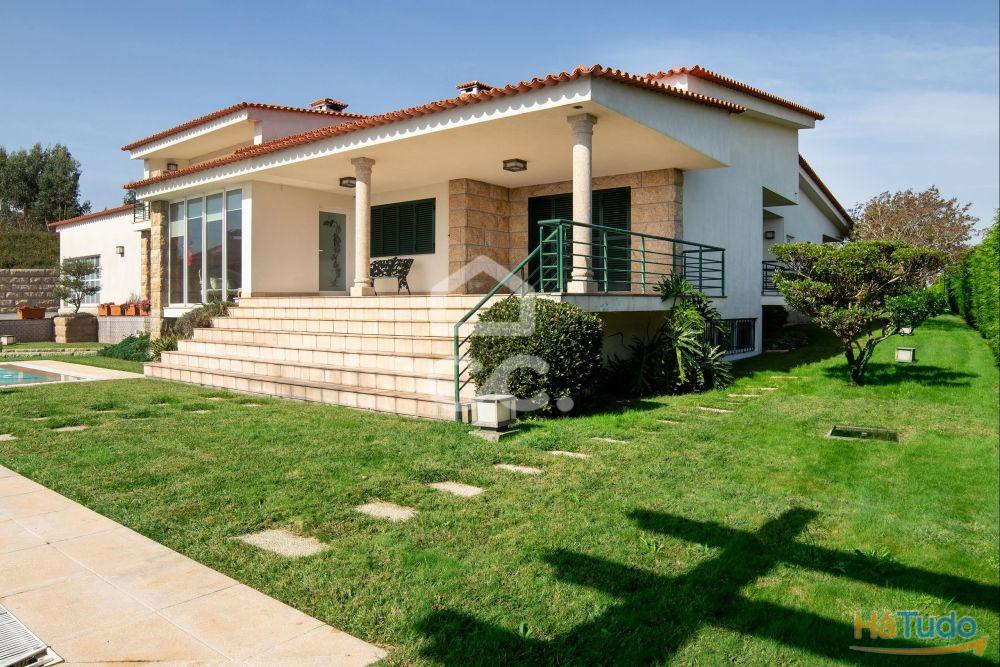 Moradia T6 com piscina e vistas Moradia T6 com piscina e vistas