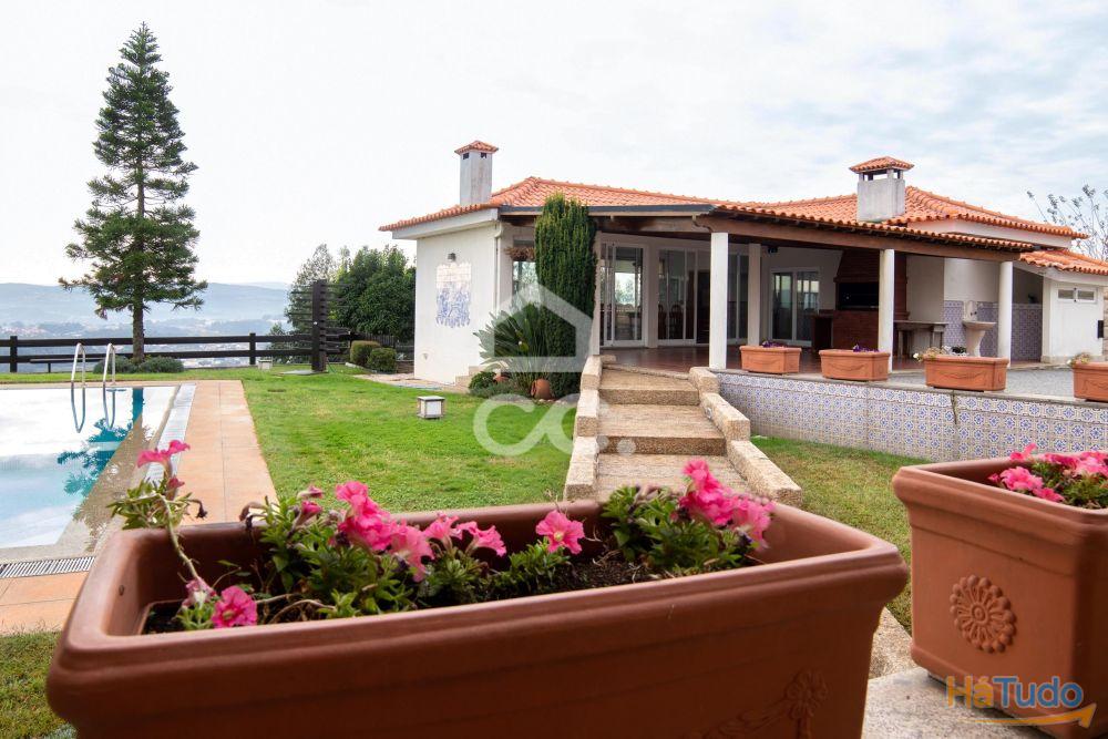 Moradia T6 com piscina e vistas Moradia T6 com piscina e vistas