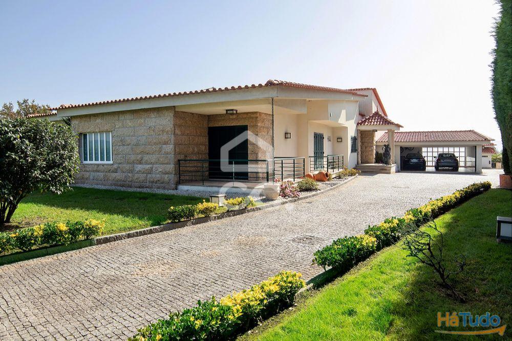 Moradia T6 com piscina e vistas Moradia T6 com piscina e vistas