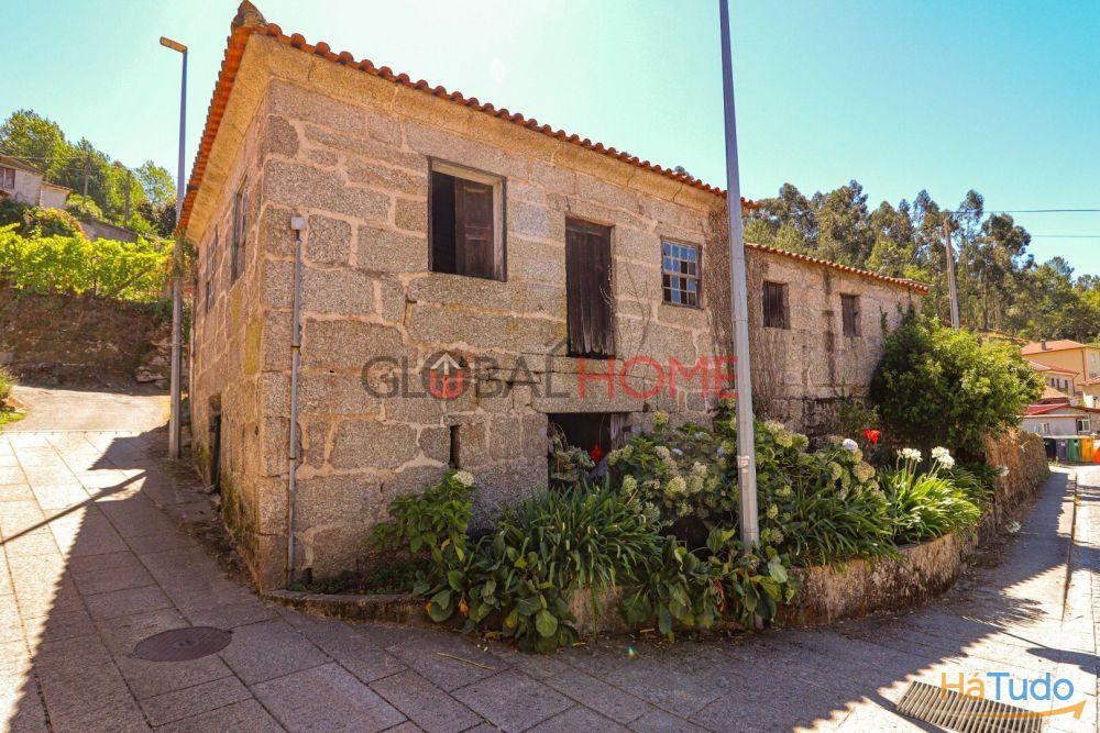 Conjunto Habitacional de 5 Moradias para Recuperar em Aboadela Conjunto Habitacional de 5 Moradias para Recuperar em Aboadela