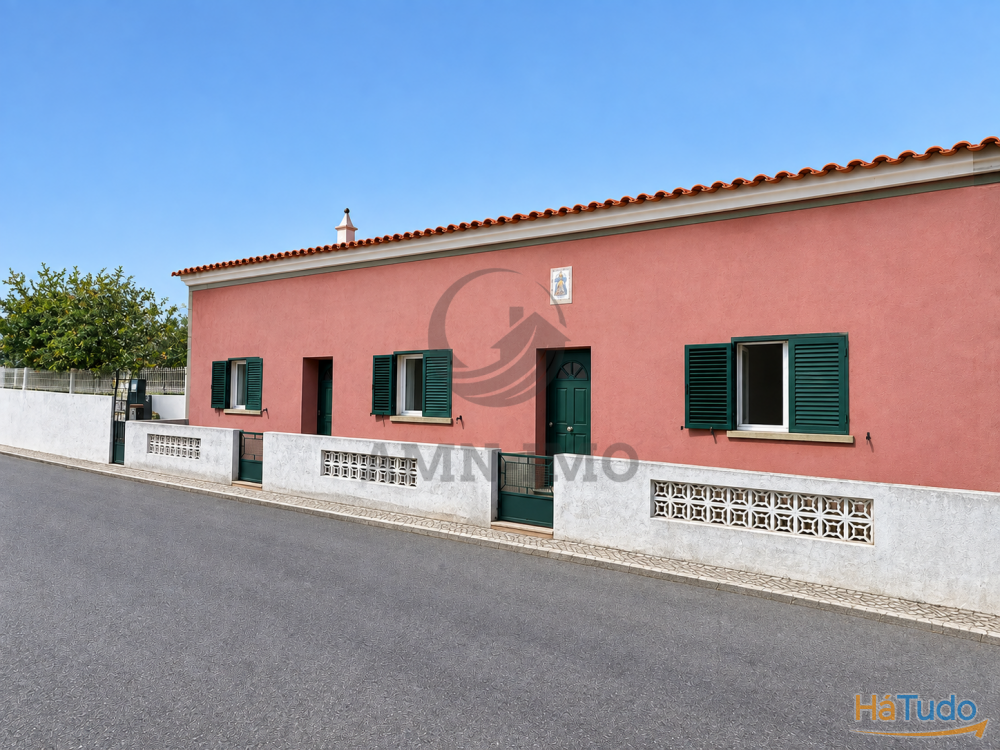 Casa térrea T4, c/2 terrenos ? Salir Casa térrea T4, c/2 terrenos ? Salir