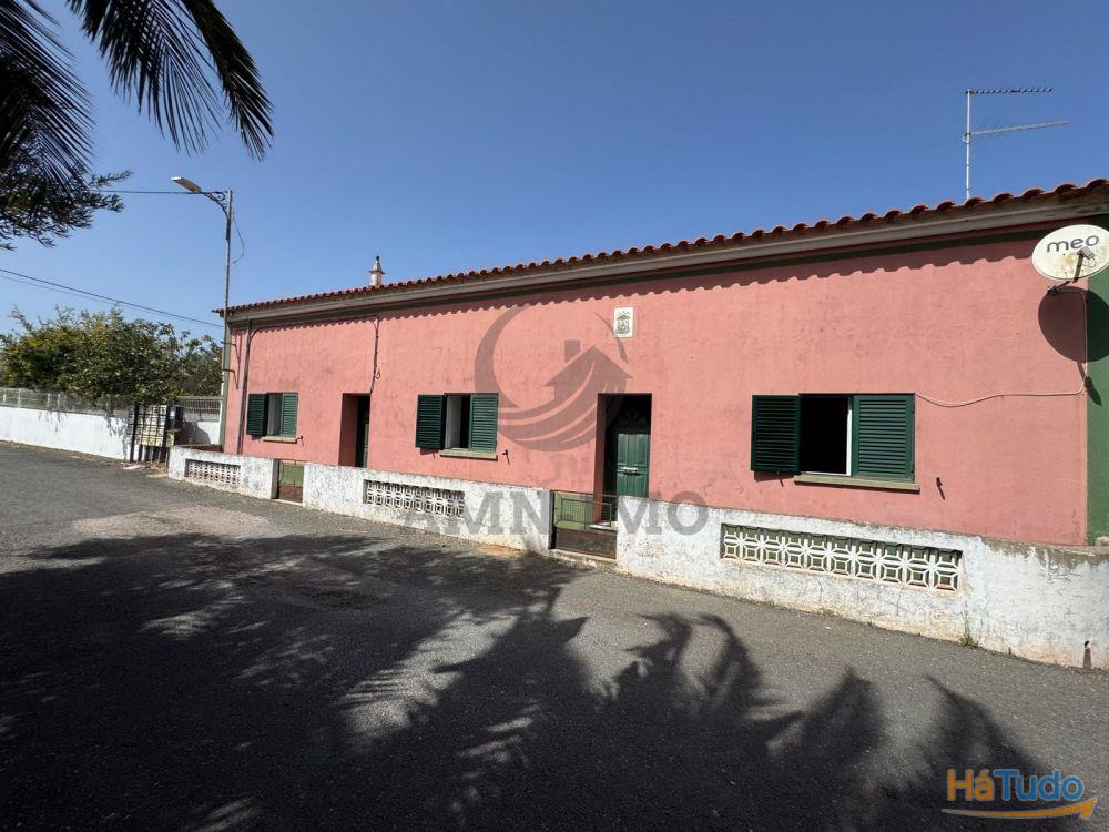 Casa térrea T4, c/2 terrenos ? Salir Casa térrea T4, c/2 terrenos ? Salir