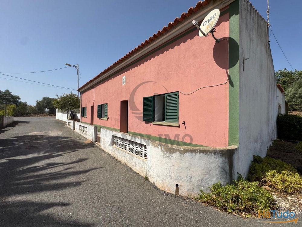 Casa térrea T4, c/2 terrenos ? Salir Casa térrea T4, c/2 terrenos ? Salir