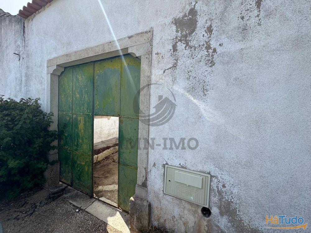 Casa térrea T4, c/2 terrenos ? Salir Casa térrea T4, c/2 terrenos ? Salir