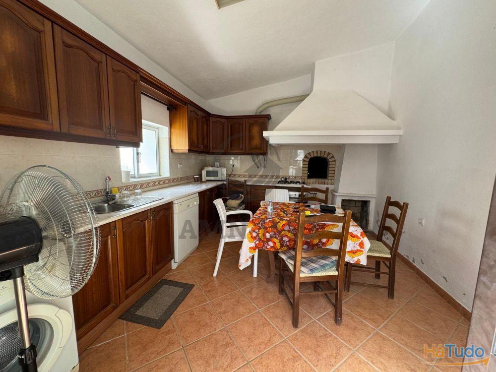 Casa térrea T4, c/2 terrenos ? Salir Casa térrea T4, c/2 terrenos ? Salir