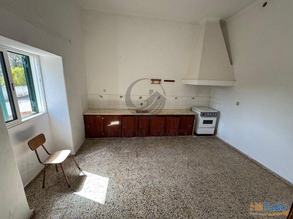 Casa térrea T4, c/2 terrenos ? Salir Casa térrea T4, c/2 terrenos ? Salir