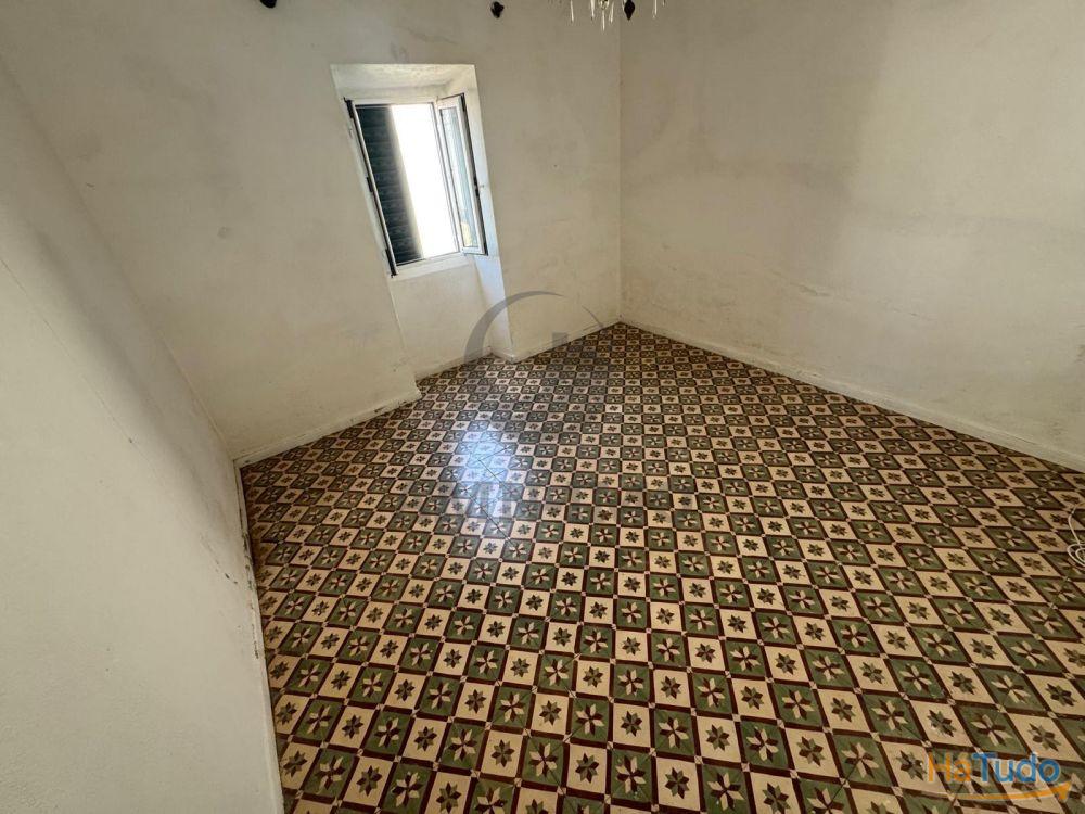 Casa térrea T4, c/2 terrenos ? Salir Casa térrea T4, c/2 terrenos ? Salir