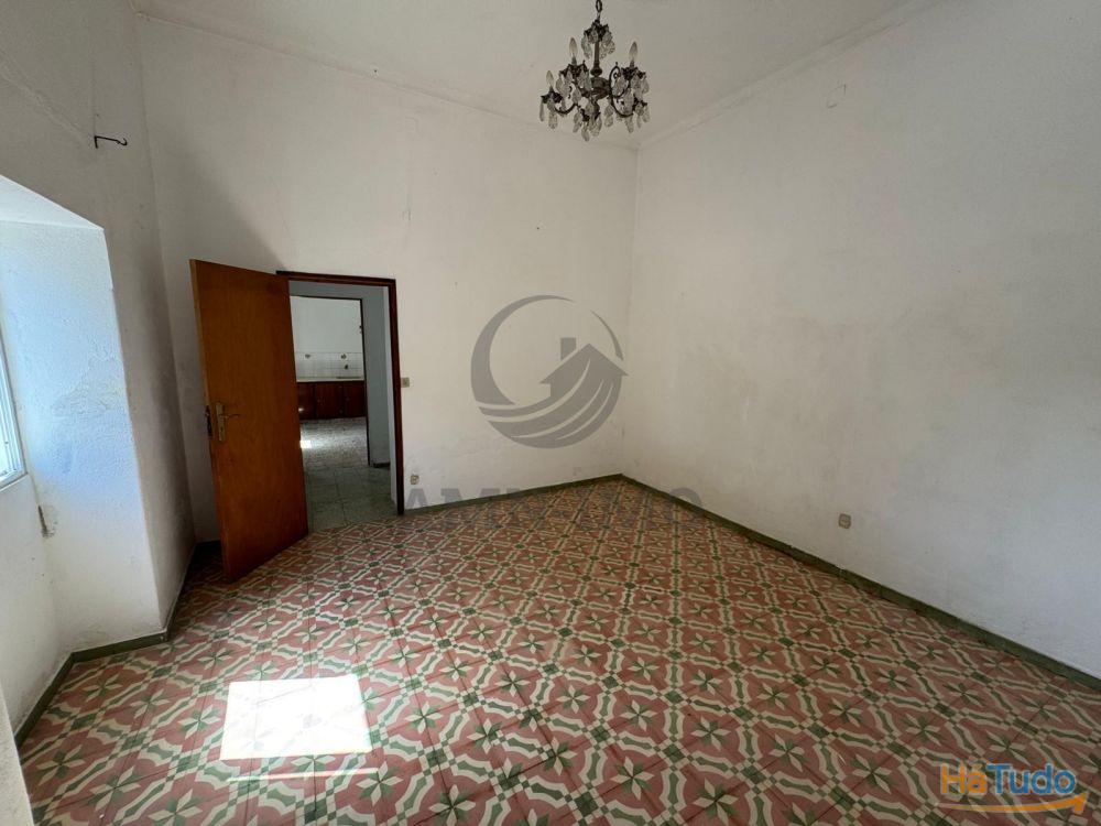 Casa térrea T4, c/2 terrenos ? Salir Casa térrea T4, c/2 terrenos ? Salir