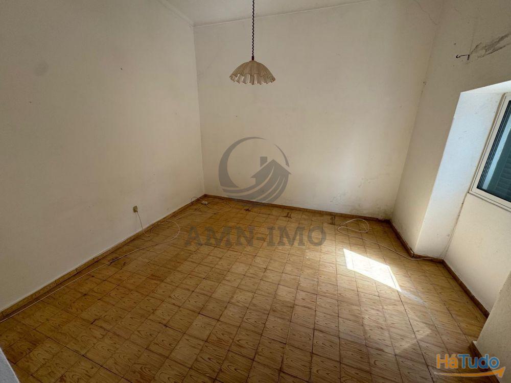 Casa térrea T4, c/2 terrenos ? Salir Casa térrea T4, c/2 terrenos ? Salir