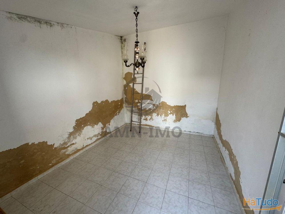 Casa térrea T4, c/2 terrenos ? Salir Casa térrea T4, c/2 terrenos ? Salir