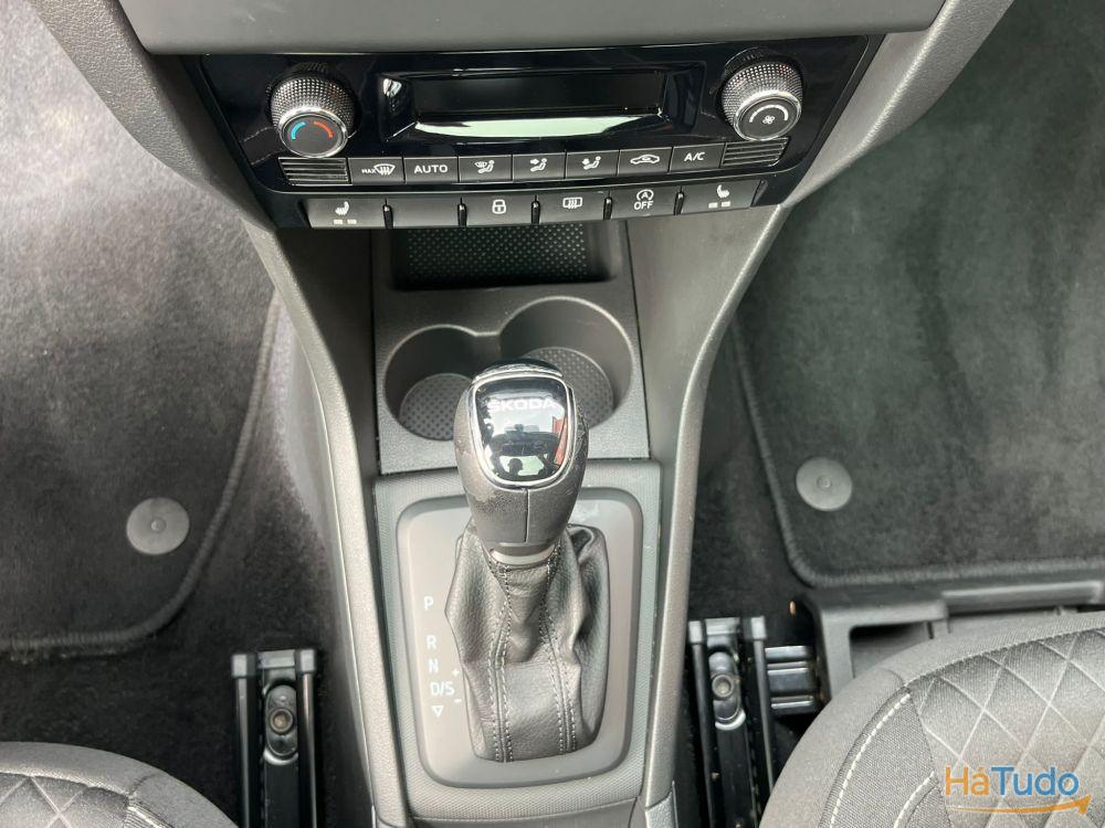 Skoda Rapid Spaceback Drive 1.4 TDI DSG Teto panorâmico Skoda Rapid Spaceback Drive 1.4 TDI DSG Teto panorâmico