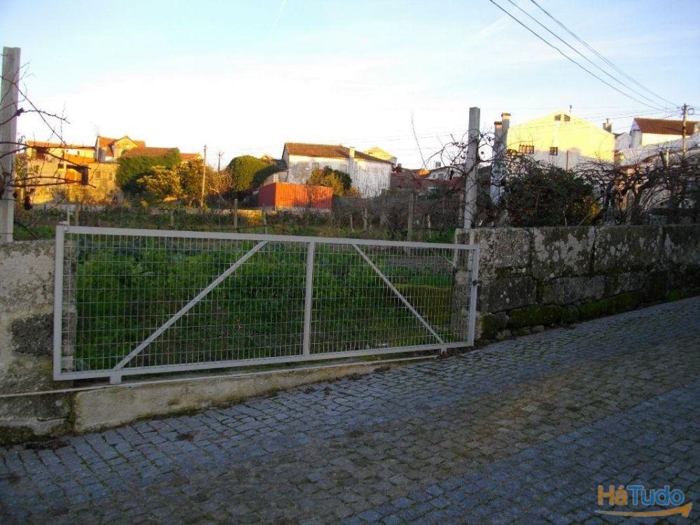 Venda de Terreno em Lagares