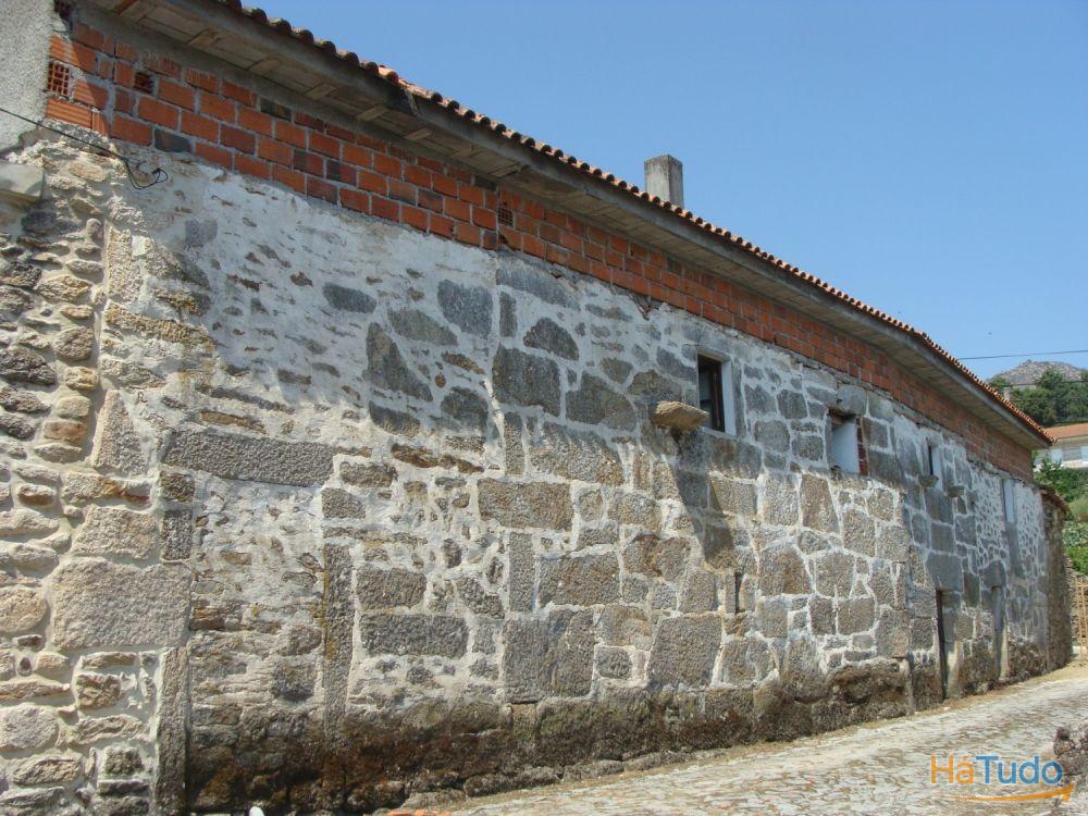 Casa para restauro em Sapiãos