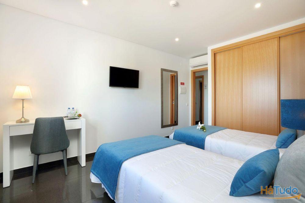 Algarve, Albufeira, Moradia Guest House com 10 quartos em suite, vista mar, perto centro cidade Albufeira, campos de Golfe de Vilamoura, praia da Falésia