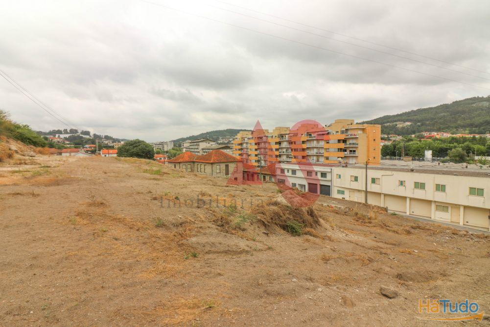 Lote de terreno com com 3.393 m2 para construção em São Miguel, Vizela